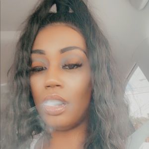 Meet your Posher, Barbee